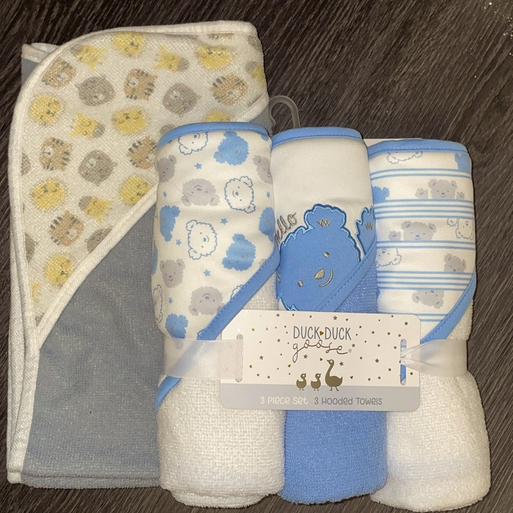 4 Hooded Towels (3 NEW)